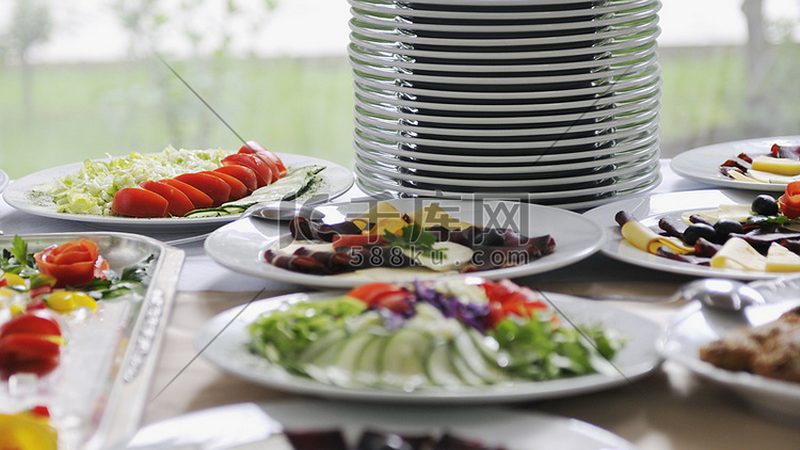 餐饮加盟与自营：两种经营模式的深度解析